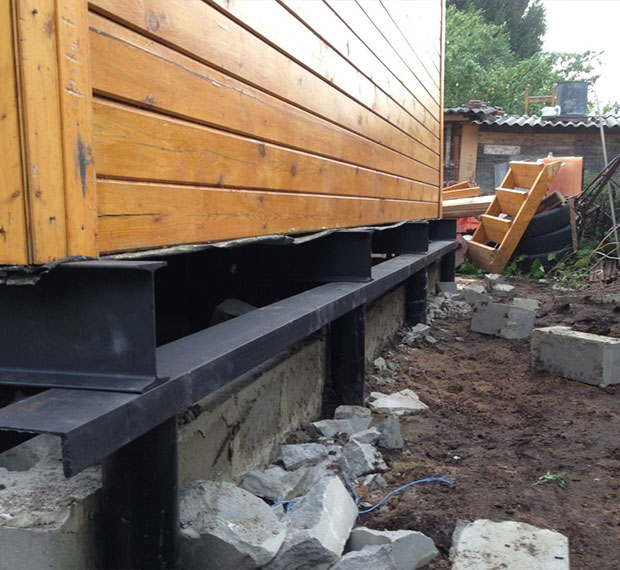 Поднять дом на винтовые сваи в Суворове