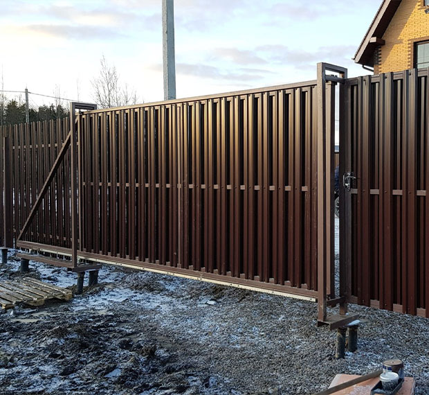 Винтовые сваи для ворот и калиток в Суворове